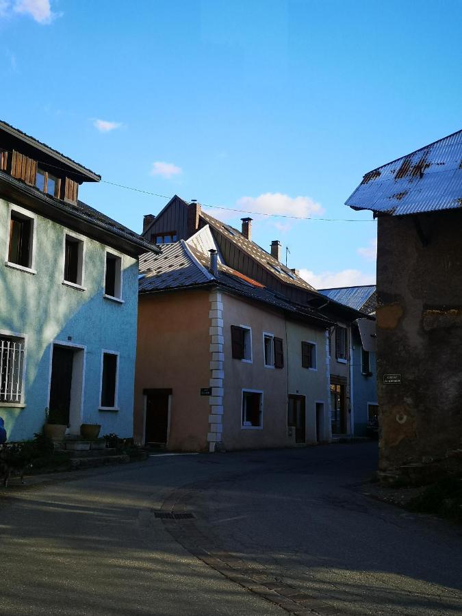 Joli T2 Dans Une Maison De Village Chateauroux-les-Alpes Екстер'єр фото